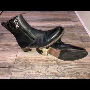 John Varvatos Parisian Double Zipper Boot. Size 9